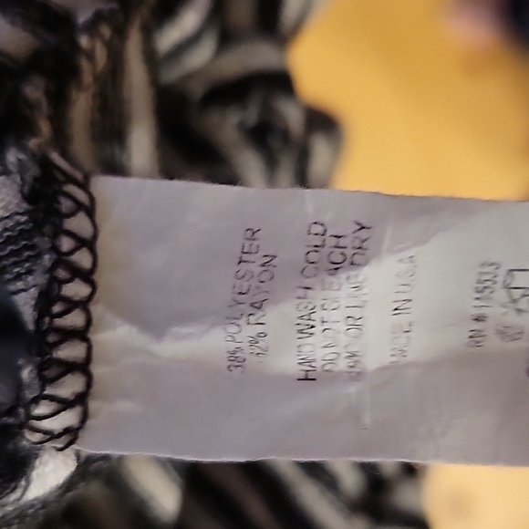 W5 black and white zipper back top - Picture 5 of 5